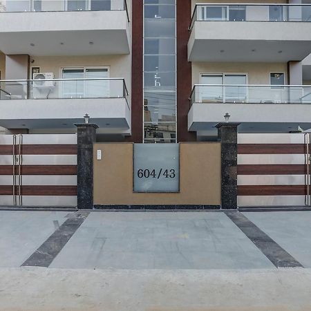 Collection O The Doors Near Appu Ghar Hotell Gurgaon Exteriör bild
