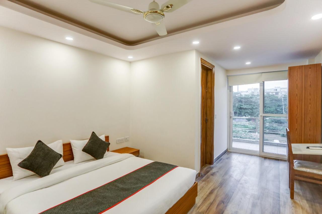 Collection O The Doors Near Appu Ghar Hotell Gurgaon Exteriör bild