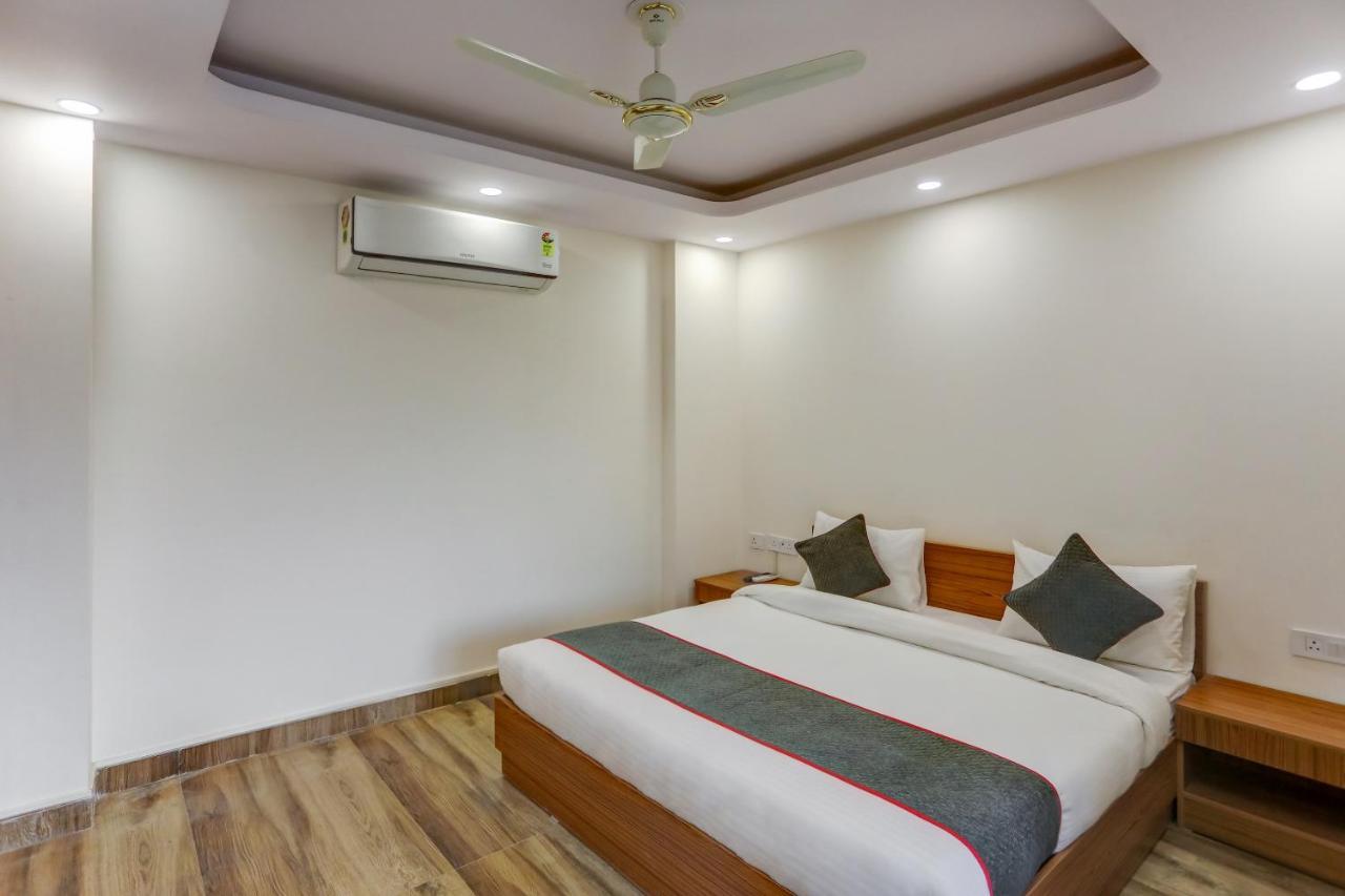 Collection O The Doors Near Appu Ghar Hotell Gurgaon Exteriör bild