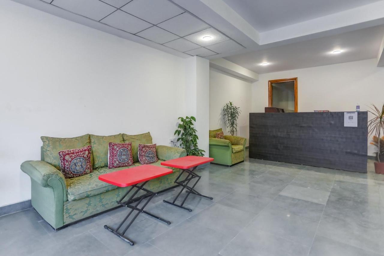 Collection O The Doors Near Appu Ghar Hotell Gurgaon Exteriör bild