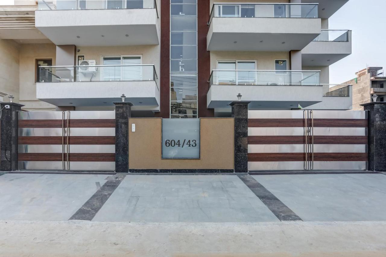 Collection O The Doors Near Appu Ghar Hotell Gurgaon Exteriör bild