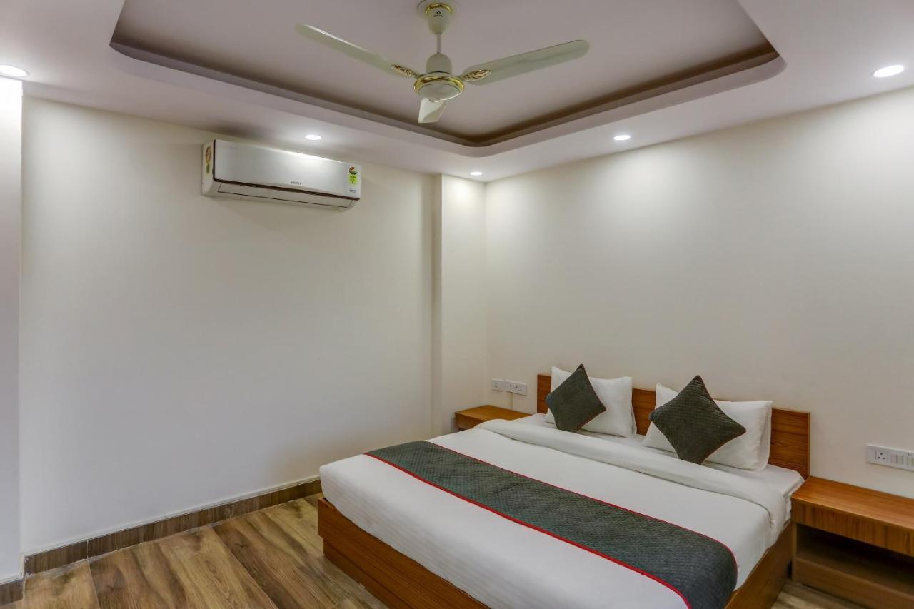 Collection O The Doors Near Appu Ghar Hotell Gurgaon Exteriör bild