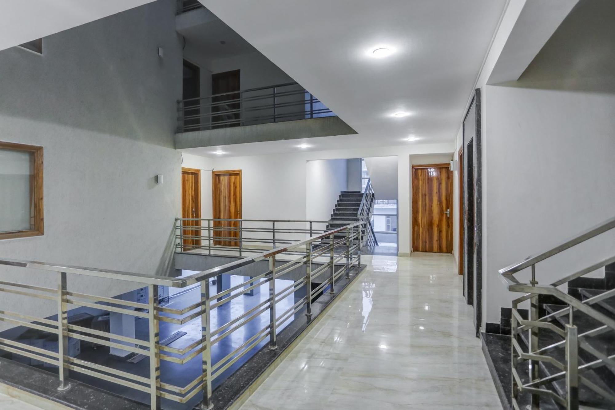 Collection O The Doors Near Appu Ghar Hotell Gurgaon Exteriör bild