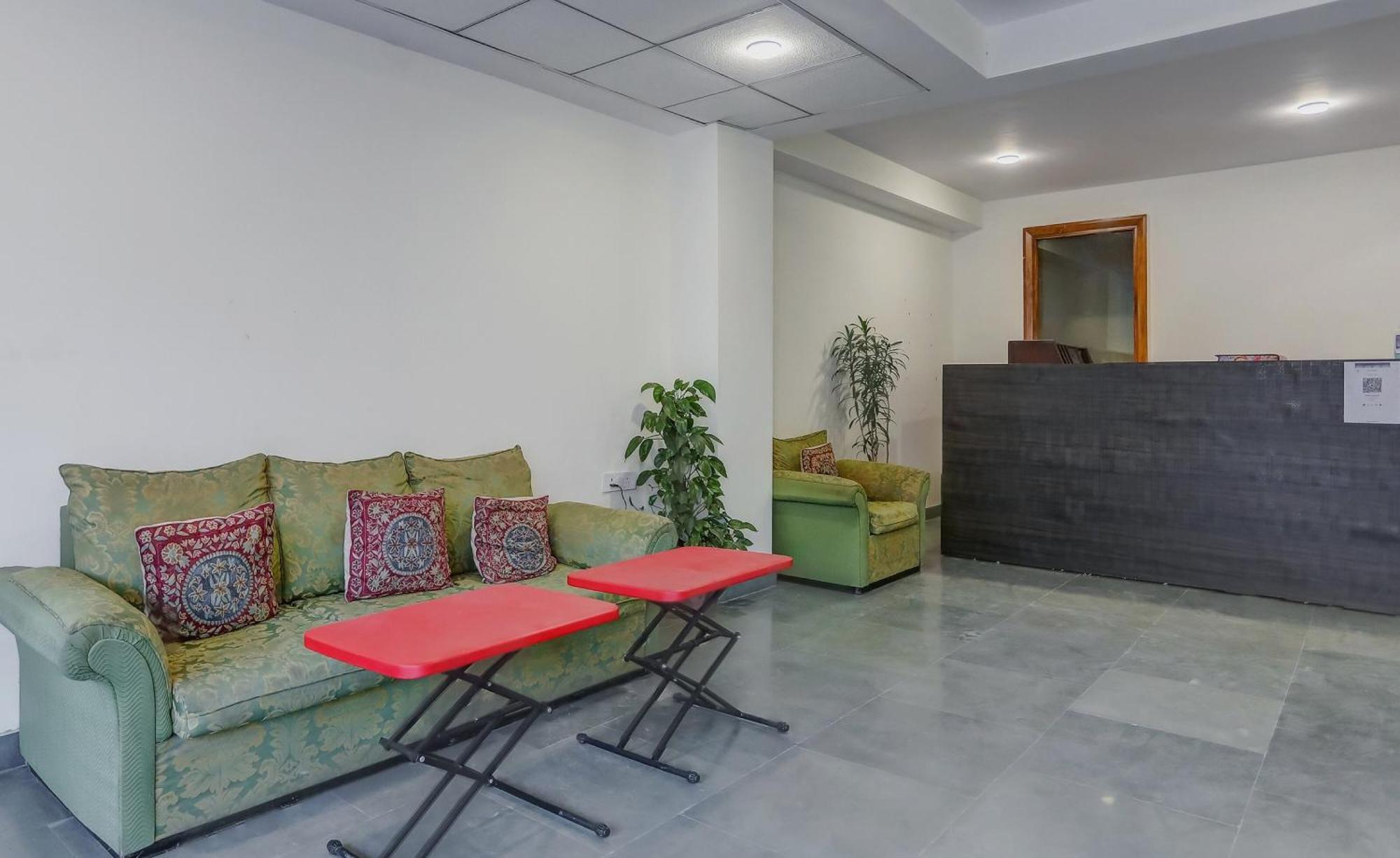 Collection O The Doors Near Appu Ghar Hotell Gurgaon Exteriör bild