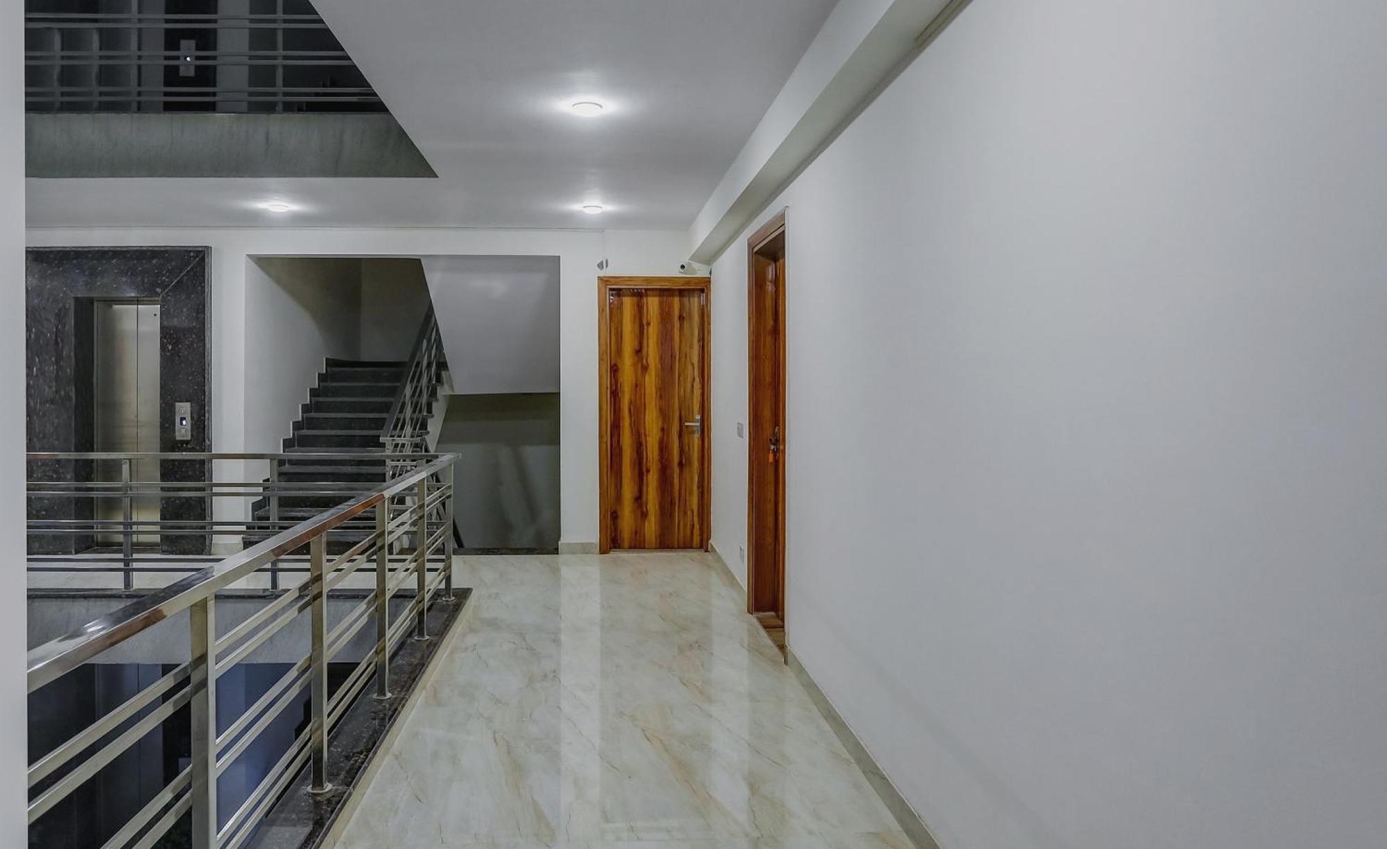 Collection O The Doors Near Appu Ghar Hotell Gurgaon Exteriör bild